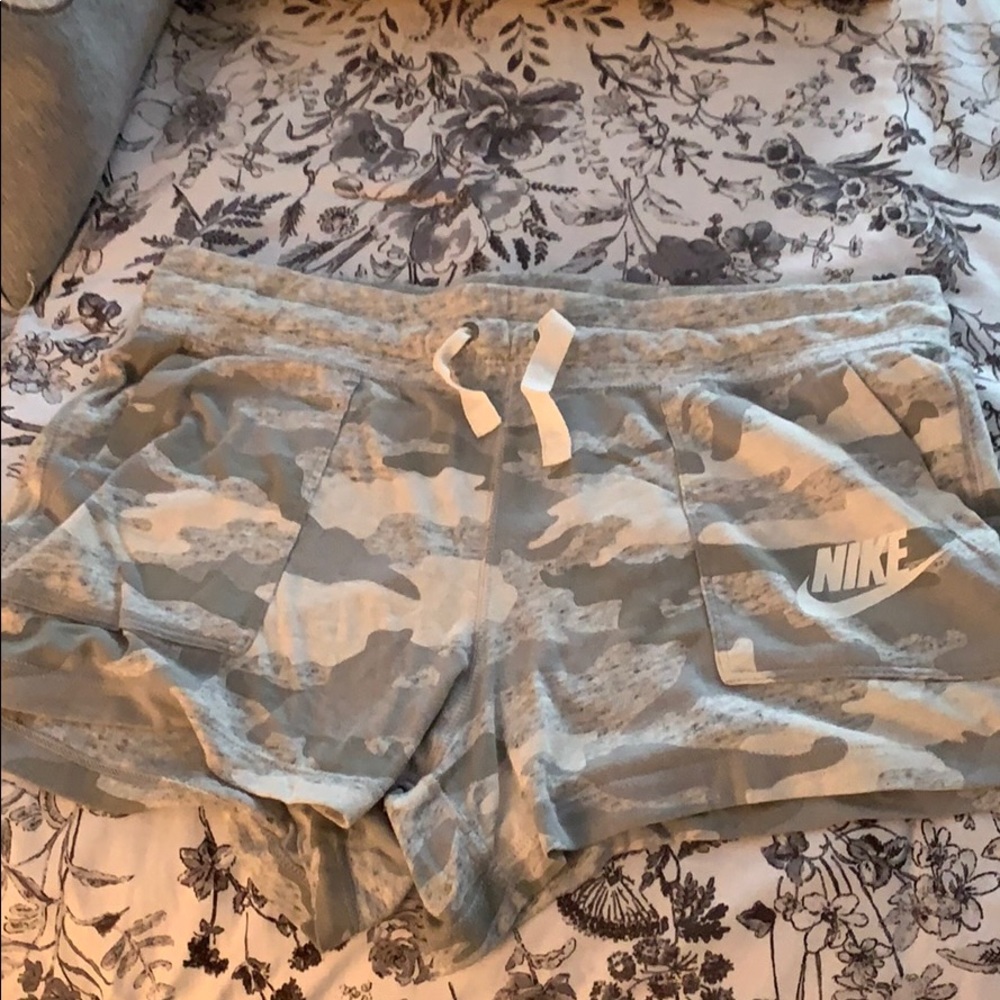 Never worn women’s nike shorts